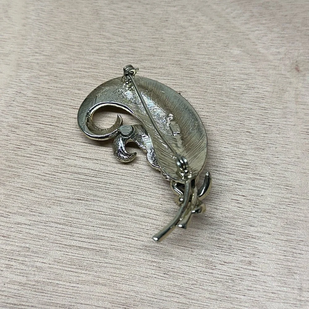 Stylish Vintage Silver Feather‎ Brooch Missing Some Rhinestones
